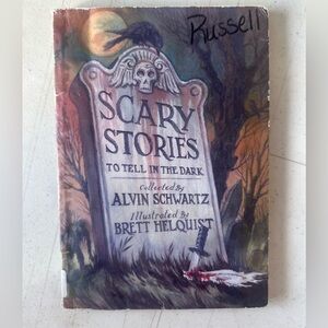Scary Stories to Tell in the Dark📚
